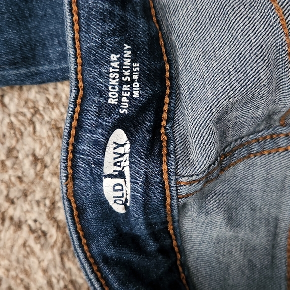 Old Navy Rockstar Skinny Jeans - Picture 3 of 4